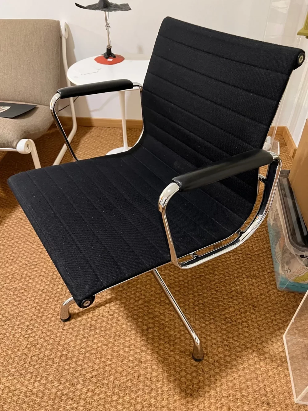 Paar Armlehnstühle E A 108 für Vitra
Ray u. Charles Eames